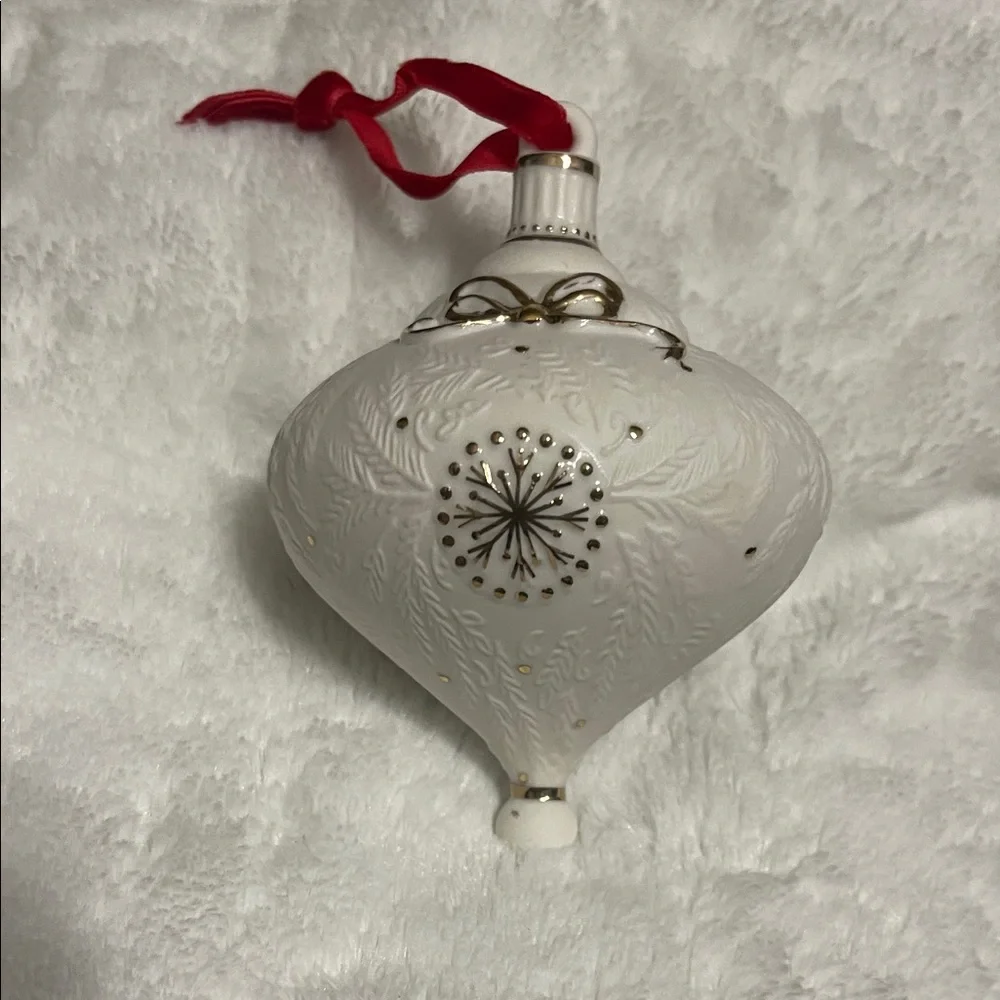 Hallmark Elegant Evergreens Holiday Heirlooms Porcelain & 14K Accents NWT
